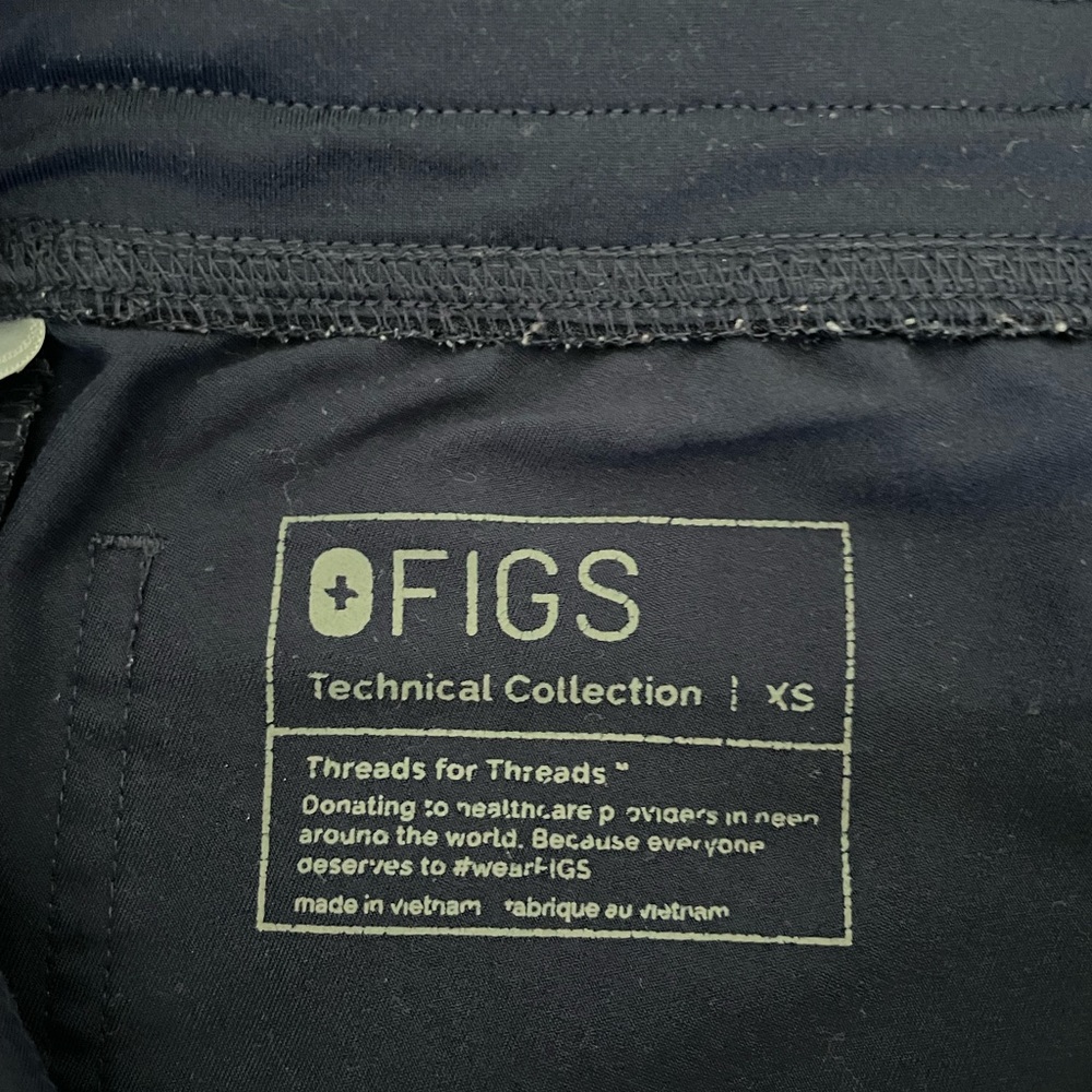 Figs Livingston Navy Scrubs- size XS
